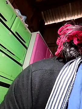 sweet lara33 online show from October 12, 2025, 7:21 am