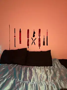 MiniMonroe online show from November 15, 2025, 11:25 am