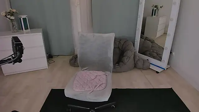 Erika Kim online show from March 18, 2026, 1:24 pm