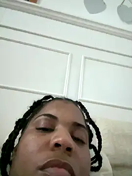 dollfacee7 online show from October 17, 2025, 12:25 am