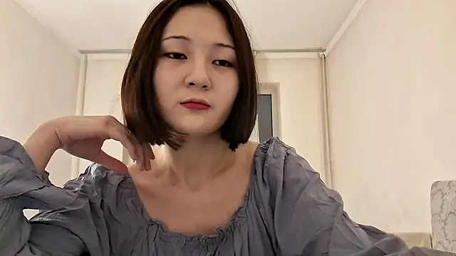 Snapshot of Lyndasilk chatting on February 27, 2026, 4:29 pm Lyndasilk online show from February 27, 2026, 4:29 pm