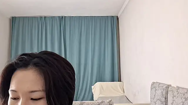 Lyndasilk online show from April 8, 2026, 3:13 pm