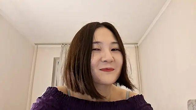 Snapshot of Lyndasilk chatting on February 23, 2026, 4:18 pm Lyndasilk online show from February 23, 2026, 4:18 pm