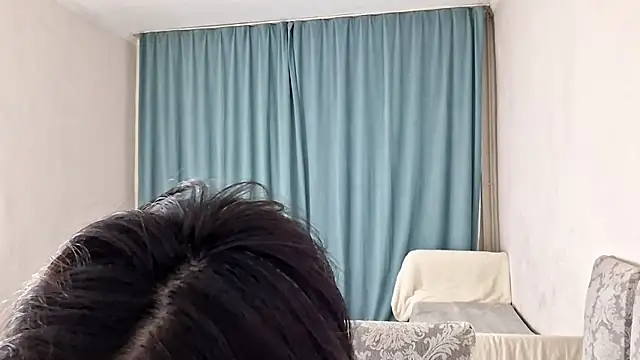 Lyndasilk online show from April 17, 2026, 4:10 pm