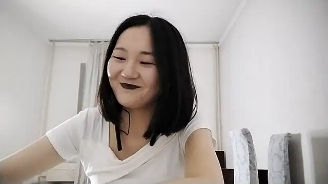 Lyndasilk online show from October 31, 2025, 3:19 pm