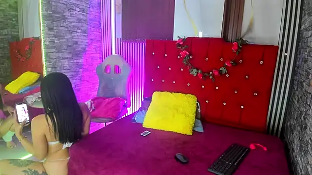 marilyncandy303av online show from February 20, 2026, 9:06 pm