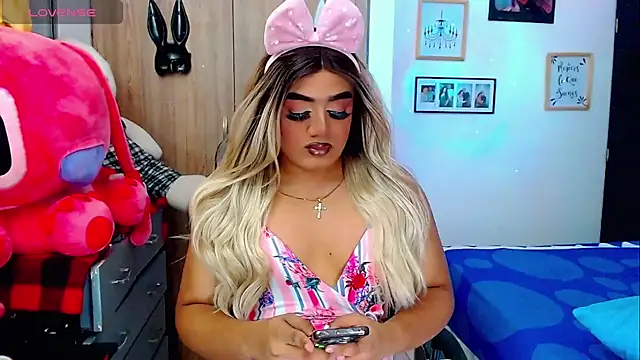 Snapshot of Sofiabigcock22 chatting on December 15, 2025, 5:02 am Sofiabigcock22 online show from December 15, 2025, 5:02 am