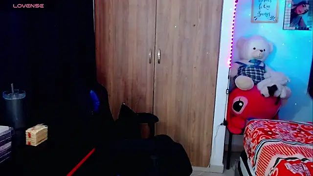 Snapshot of Sofiabigcock22 chatting on February 18, 2026, 11:17 am Sofiabigcock22 online show from February 18, 2026, 11:17 am