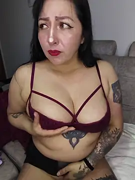 kitten25-hott online show from January 14, 2026, 1:09 am