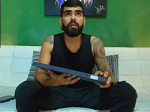 black kameron  online show from November 13, 2025, 11:52 pm