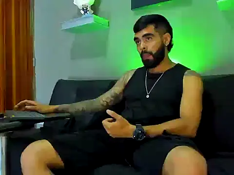 black kameron  online show from November 6, 2025, 11:42 pm