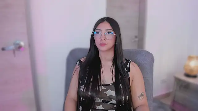 Snapshot of MirandaJohnson_ chatting on October 22, 2025, 1:21 pm MirandaJohnson online show from October 22, 2025, 1:21 pm