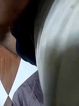 Snapshot of GlossyDare1823 chatting on October 17, 2025, 9:05 pm GlossyDare1823 online show from October 17, 2025, 9:05 pm