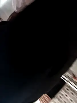 Snapshot of GlossyDare1823 chatting on November 4, 2025, 4:44 pm GlossyDare1823 online show from November 4, 2025, 4:44 pm