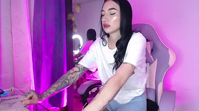 Candy leilaa3 online show from December 18, 2025, 4:06 am