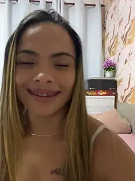 Snapshot of safadinhaquenteW chatting on July 9, 2026, 1:43 pm safadinhaquenteW online show from July 9, 2026, 1:43 pm