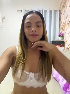 safadinhaquenteW online show from June 12, 2026, 1:47 am
