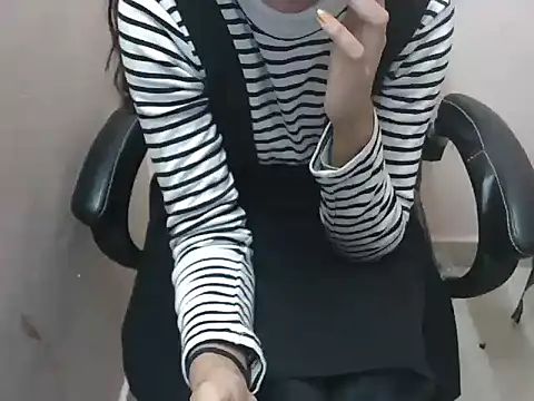 notty heena online show from December 15, 2025, 2:50 am