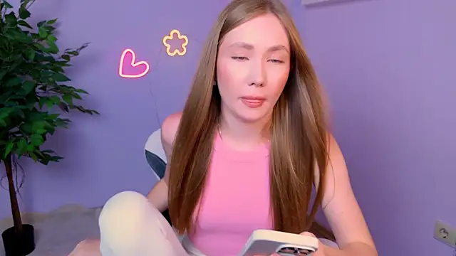 Snapshot of EllyColins chatting on July 4, 2026, 3:24 am EllyColins online show from July 4, 2026, 3:24 am