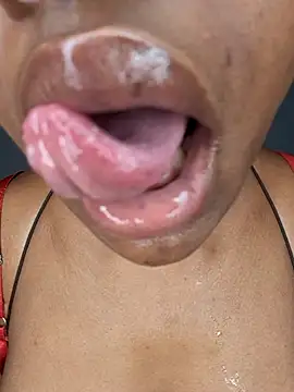 certifiedhottie2025 online show from November 28, 2025, 5:57 pm