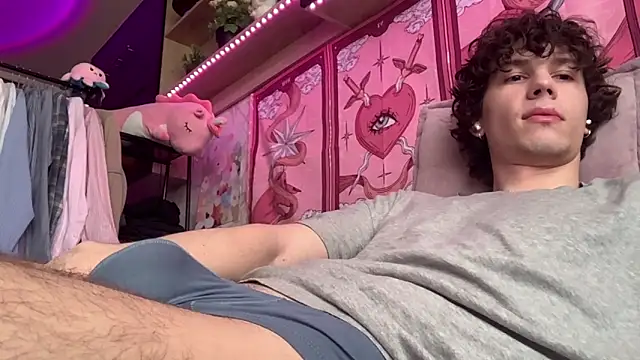 Jeremy1Scott online show from May 9, 2026, 4:38 am