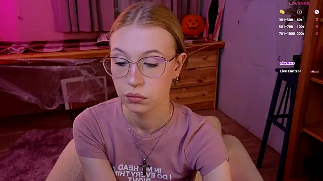 Snapshot of lovedrope chatting on November 4, 2025, 6:01 pm lovedrope online show from November 4, 2025, 6:01 pm