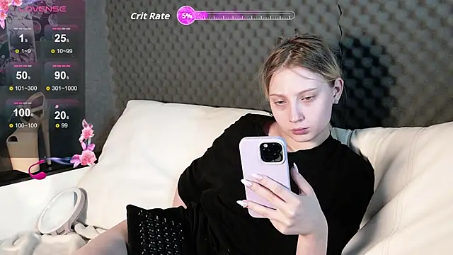 Snapshot of Fluffy_Cloude chatting on May 6, 2026, 6:39 am Fluffy Cloude online show from May 6, 2026, 6:39 am