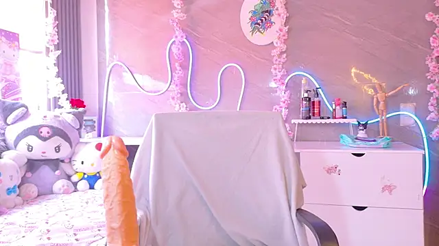 Naaomi cute online show from April 20, 2026, 5:47 pm