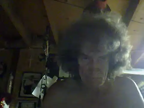 Snapshot of OldManOnline chatting on June 12, 2026, 9:18 am OldManOnline online show from June 12, 2026, 9:18 am