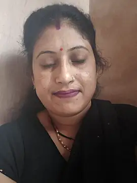 Snapshot of Rayal_bhabi chatting on June 17, 2026, 12:32 am Rayal bhabi online show from June 17, 2026, 12:32 am