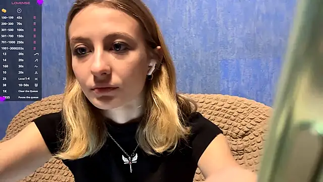 Snapshot of AmeliLia chatting on February 12, 2026, 5:02 pm AmeliLia online show from February 12, 2026, 5:02 pm