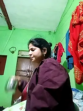 Karishma cute online show from November 28, 2025, 4:29 pm