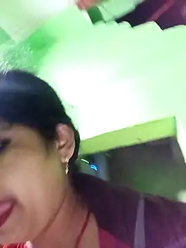 Karishma cute online show from December 3, 2025, 5:45 pm