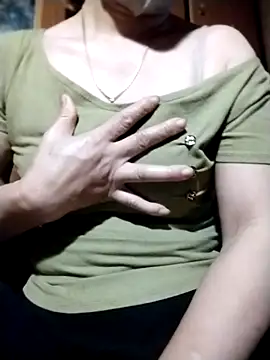 YiyinLy online show from October 30, 2025, 8:50 pm