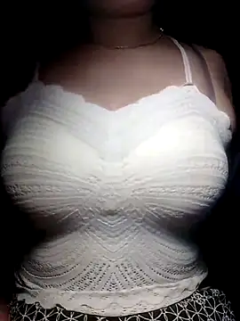 YiyinLy online show from March 15, 2026, 9:00 pm