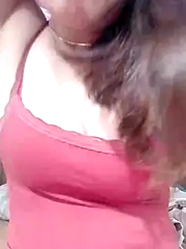 Snapshot of YiyinLy chatting on May 4, 2026, 7:11 am YiyinLy online show from May 4, 2026, 7:11 am