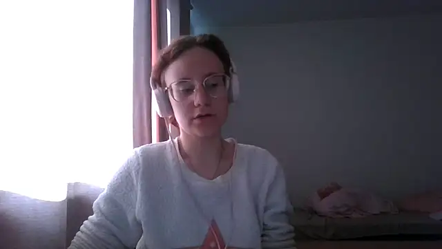 Snapshot of LuckySLove chatting on June 19, 2026, 4:02 pm LuckySLove online show from June 19, 2026, 4:02 pm