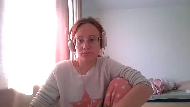 Snapshot of LuckySLove chatting on June 22, 2026, 1:19 pm LuckySLove online show from June 22, 2026, 1:19 pm