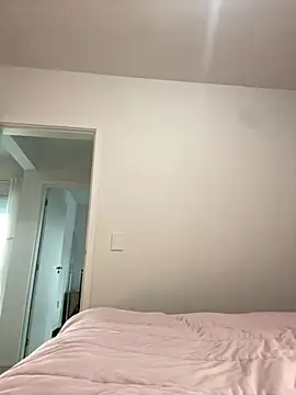 Baby Mia pires online show from November 18, 2025, 4:43 pm