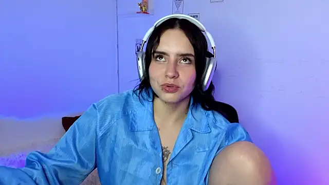 Snapshot of Emily_Lindey chatting on February 15, 2026, 7:51 am Emily Lindey online show from February 15, 2026, 7:51 am