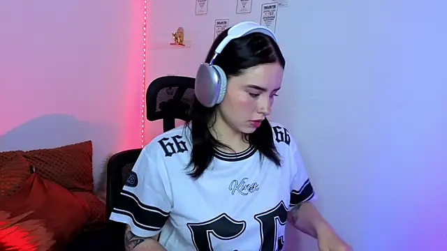 Snapshot of Emily_Lindey chatting on February 11, 2026, 4:12 am Emily Lindey online show from February 11, 2026, 4:12 am