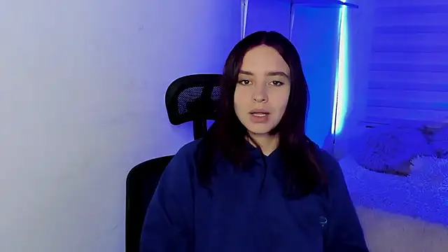 Snapshot of Emily_Lindey chatting on January 18, 2026, 4:38 am Emily Lindey online show from January 18, 2026, 4:38 am