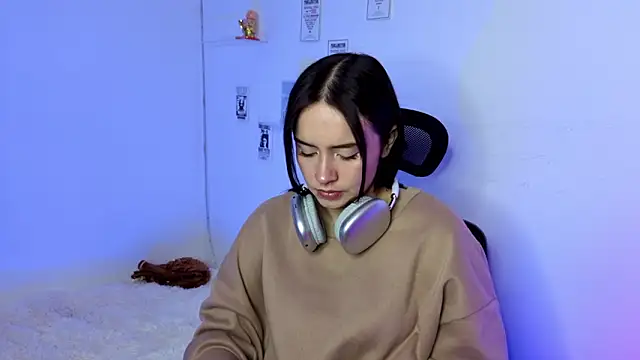 Snapshot of Emily_Lindey chatting on February 16, 2026, 3:16 am Emily Lindey online show from February 16, 2026, 3:16 am