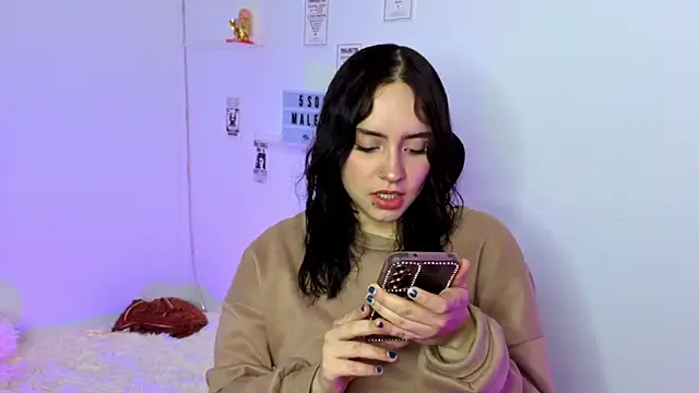 Snapshot of Emily_Lindey chatting on February 18, 2026, 12:45 pm Emily Lindey online show from February 18, 2026, 12:45 pm