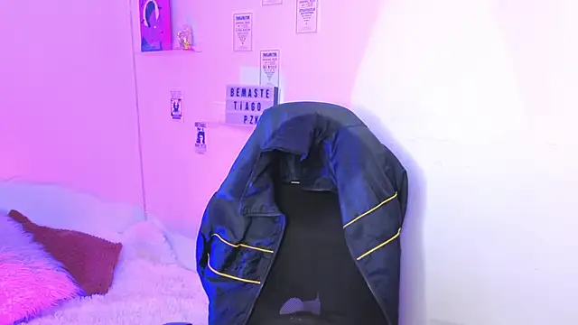 Snapshot of Emily_Lindey chatting on February 28, 2026, 12:54 am Emily Lindey online show from February 28, 2026, 12:54 am