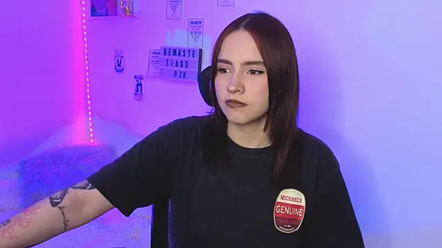 Snapshot of Emily_Lindey chatting on February 26, 2026, 1:05 am Emily Lindey online show from February 26, 2026, 1:05 am