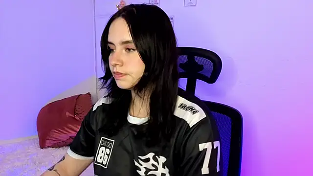 Snapshot of Emily_Lindey chatting on February 14, 2026, 4:34 am Emily Lindey online show from February 14, 2026, 4:34 am