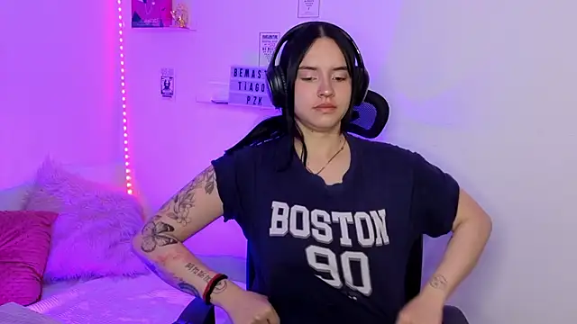 Emily Lindey online show from March 22, 2026, 7:21 am