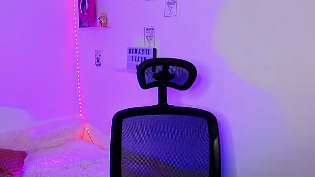 Emily Lindey online show from March 18, 2026, 8:50 am