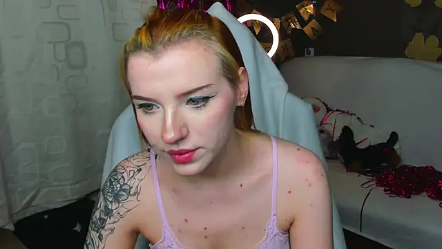 Snapshot of MeganNewCat chatting on June 24, 2026, 8:39 pm MeganNewCat online show from June 24, 2026, 8:39 pm